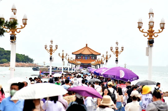 Qingdao enters tourist rush season