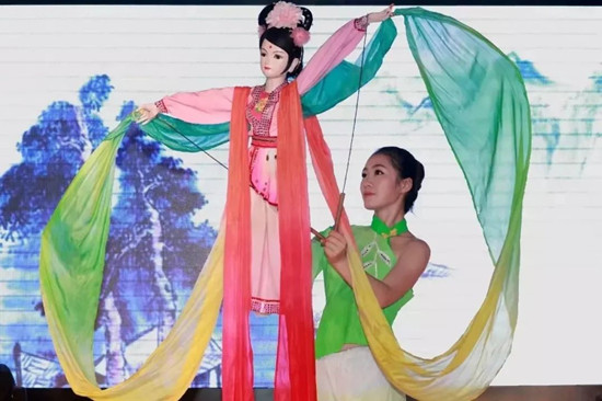Watch puppet performances at Geyuan Garden