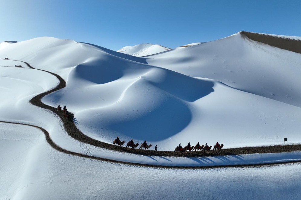 Gansu scenic spot a white paradise after season's first snow