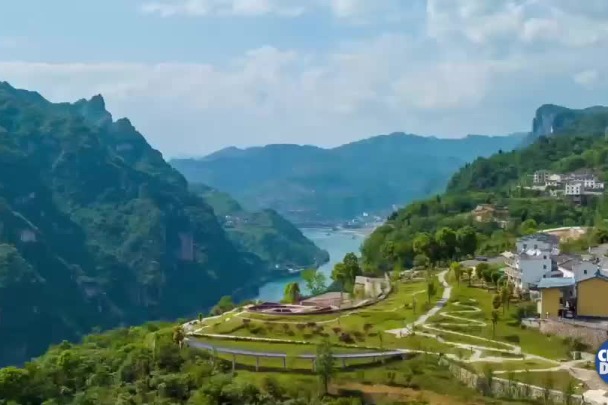 Breathtaking landscapes along Yichang's Three Gorges Tourist Road