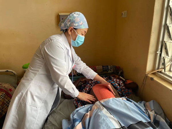 Baotou doctor aids Rwanda, alleviates local patient's pain