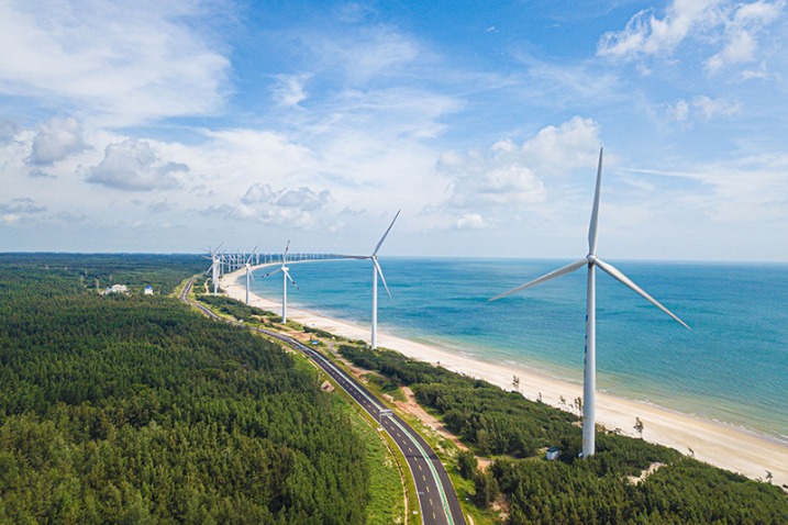 Coastal highway for sightseeing opens in S China's Hainan