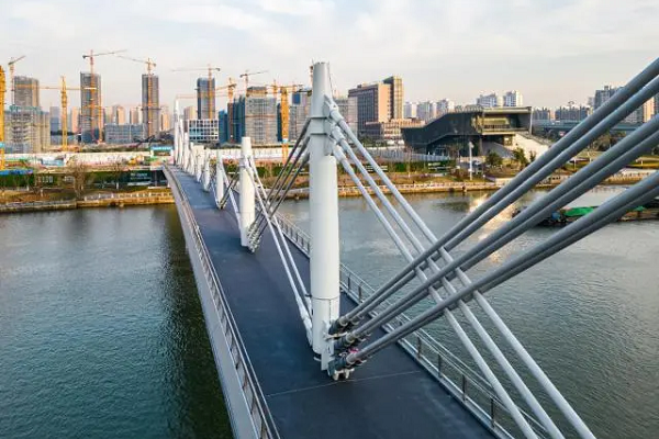 Pedestrian bridge over Grand Canal Hangzhou section sets Guinness Record