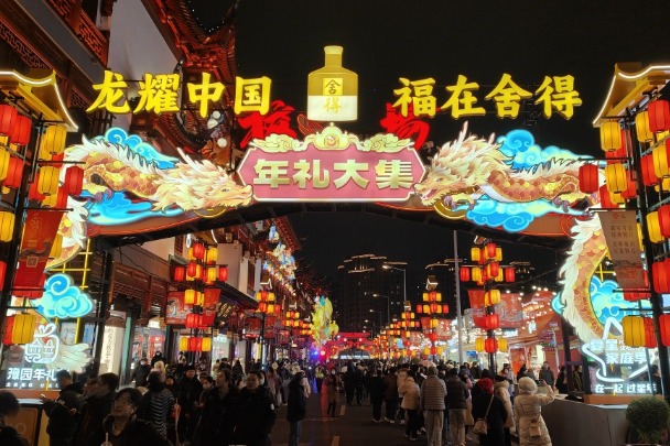 Shanghai's night market lights up holiday mood