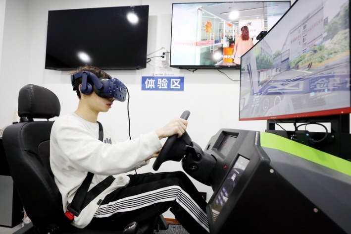 Hangzhou driving school introduces smarter license training