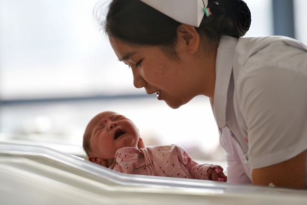 Shanghai weighs options to tackle birthrate decline