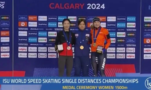 Han Mei wins silver in World Speed Skating Championships