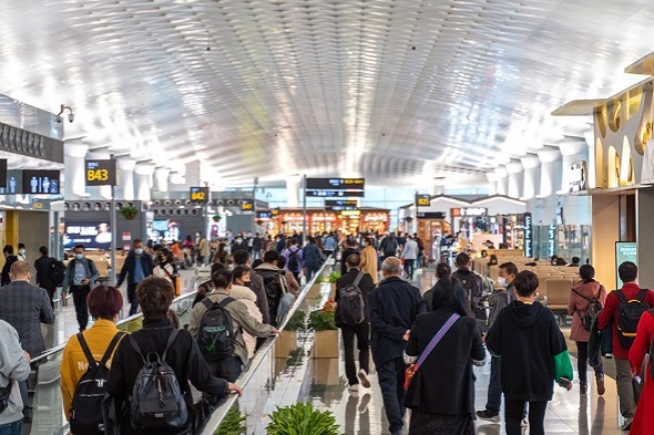 Hangzhou Intl Airport sets new daily record with 150,000 passengers