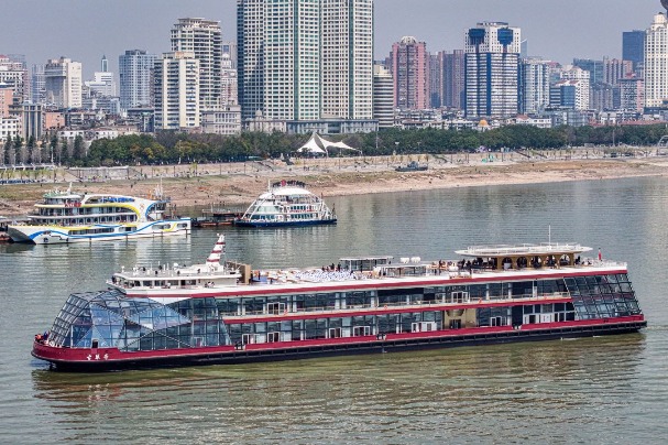 'Guqin' cruise ship embarks on its maiden voyage
