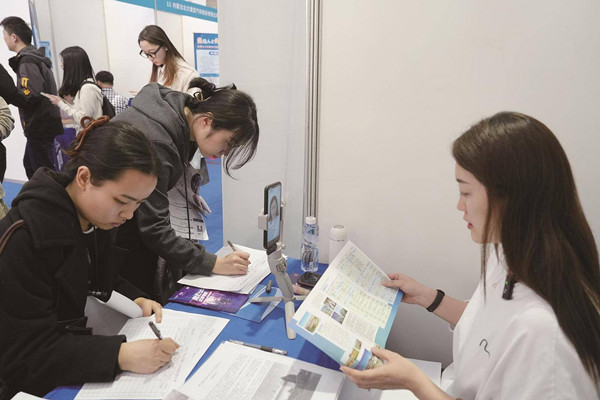 Baotou attracts talent at Wuhan universities