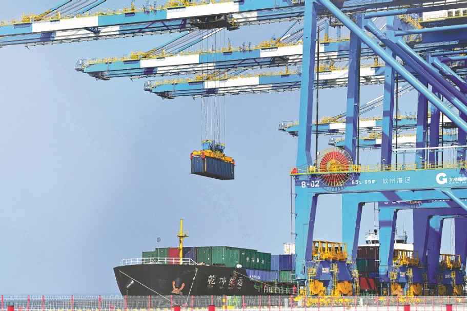 Land-sea corridor aiding trade between China, ASEAN