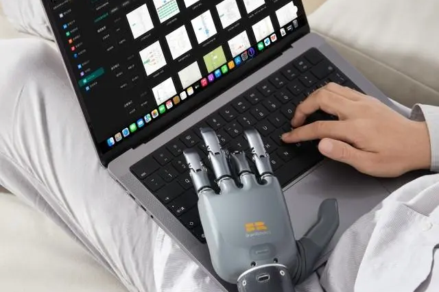 Mind-controlled bionic hands with Hangzhou wisdom enhance daily life