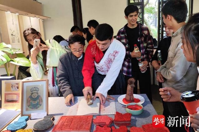 International visitors get crafty at Yangzhou's Heyuan Garden