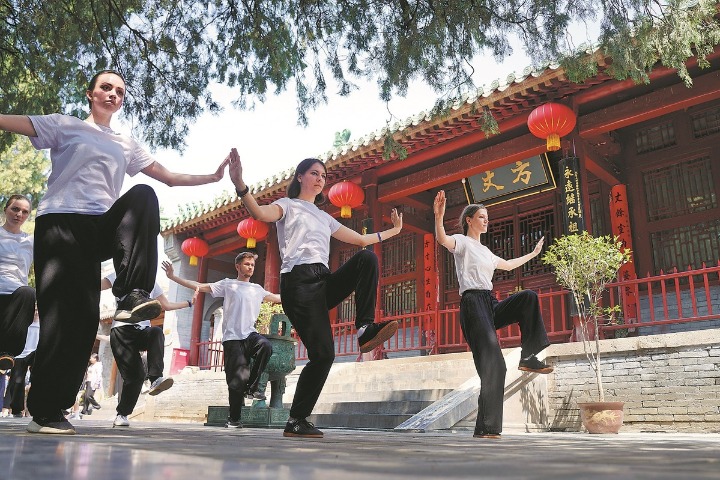 Russian disciples immerse themselves in Shaolin