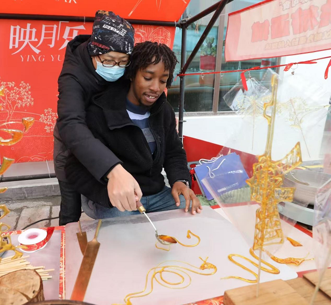 1739404589744035164.png 3.png