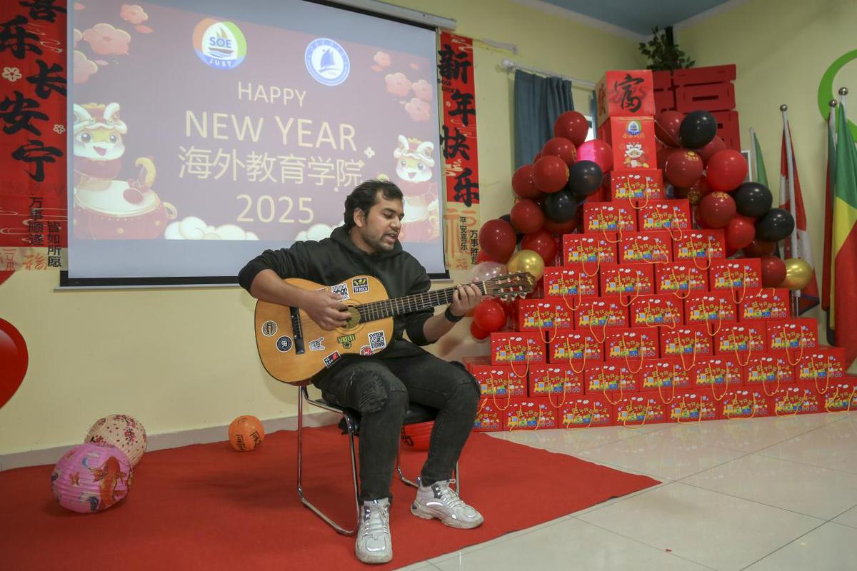 1737880403809005594.jpg 1737880403809005594.jpg