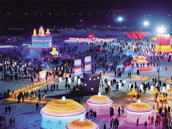 1740646043932099623.jpg 呼市冰雪节落幕.jpg