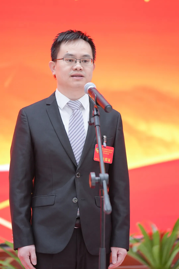 1744276941436022287.jpg LF_600.jpg