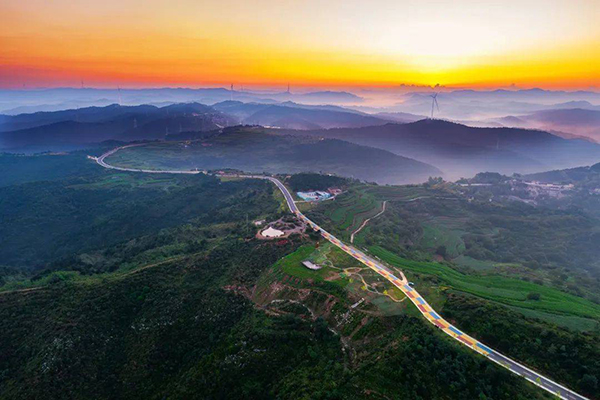 1747209763358037531.jpg 旅游公路陵川段.jpg