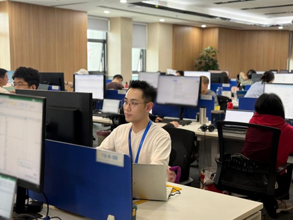 1747207799200081900.jpg AI训练师1_副本.jpg