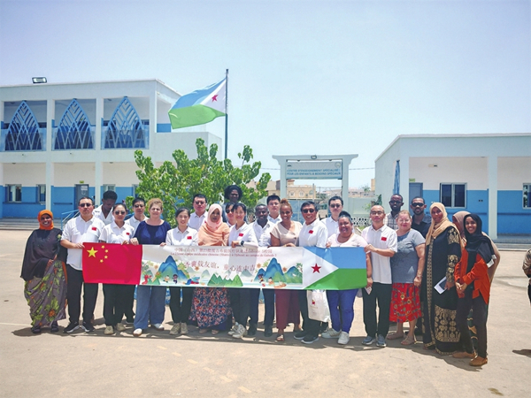 1749022361303004277.jpg 山西医疗队_副本.jpg