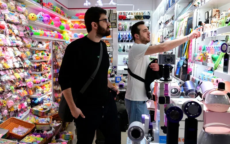 1747192156211048004.jpg 2281586275340910725 (1).jpg