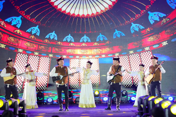 1750046500768023130.jpg 首届中国新疆民间艺术季优秀节目巡演西线首站走进贵阳.jpg