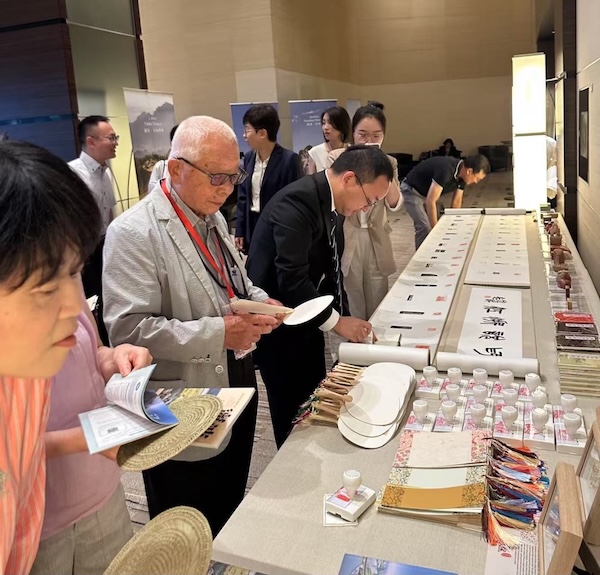 1752222094374074623.jpg 12b391d5-3140-4da0-9593-2eb171c1bf44.jpg