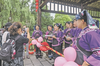 1754297793725040691.jpg 乌当区偏坡布依族乡欢度“六月六”民族风情节.jpg