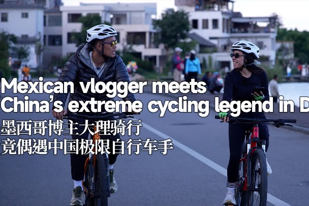 Mexican vlogger meets China’s extreme cycling legend in Dali
