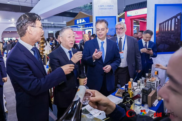 1759989628227093968.jpg 白酒2_副本.jpg