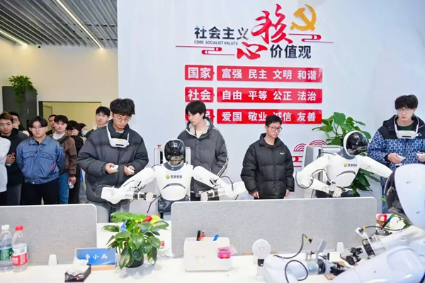 1765438235266060065.jpg 泰国学生1_副本.jpg