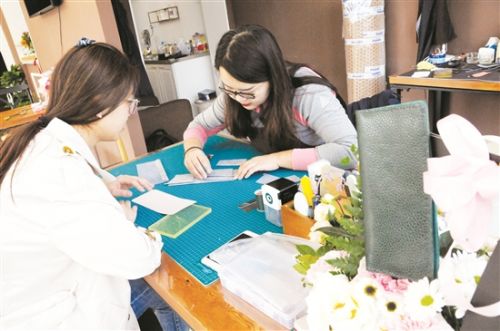 Handmade products gain popularity in Baotou