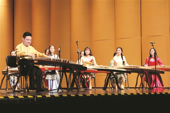 Baotou hosts guzheng performance