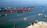 Cargo ships now sailing between Zhuhai and Haiphong