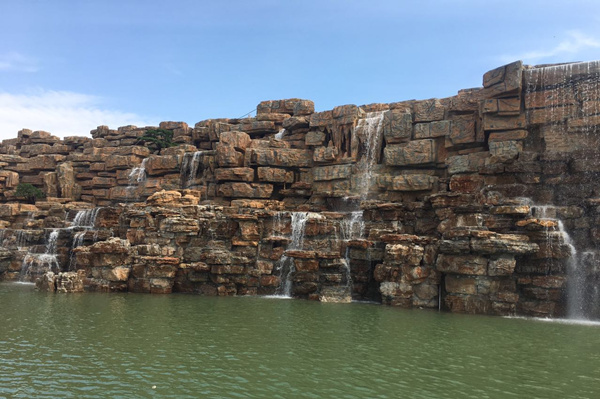 282-meter artificial waterfall to open in Baotou