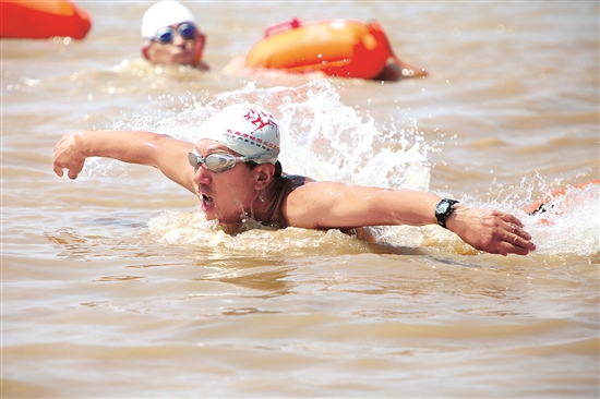 Swimming activity held in Baotou
