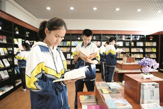 Xinhua Bookstore sets up branches at Baotou schools