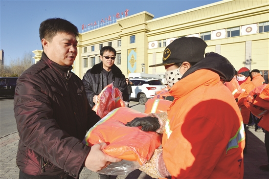 Winter clothing given to sanitation workers