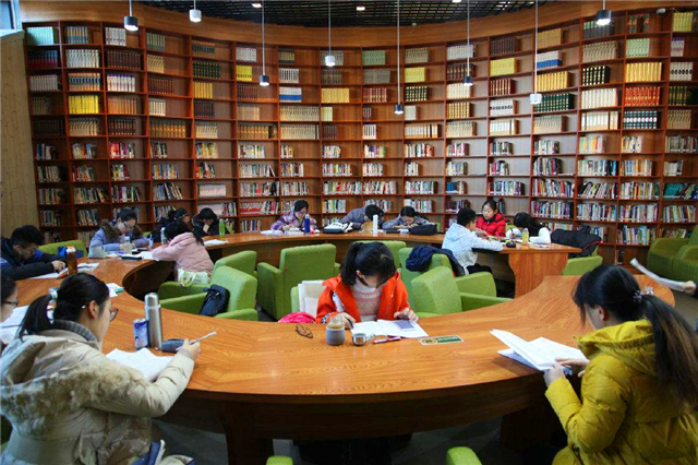 Baotou Library enhances reading experience 