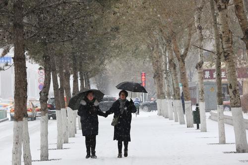 Baotou gets first snow of winter