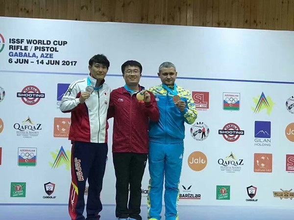 Yang Wei wins gold at Azerbaijan ISSF World Cup
