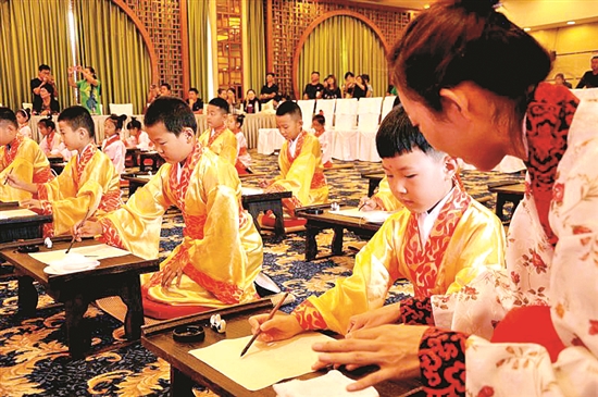 Traditional first writing ceremony held in Baotou