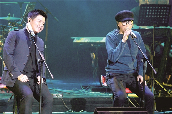 Chinese pop duo gives concert in Baotou