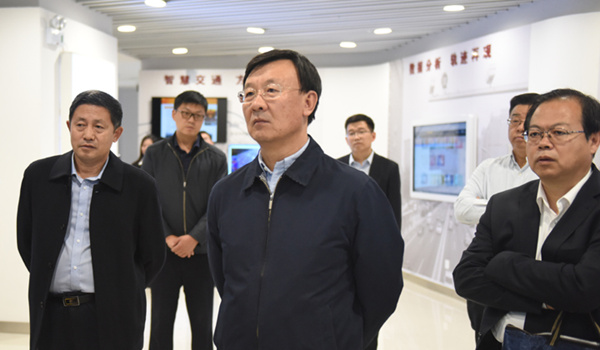 Zhao Jiangtao visits commission of economy and IT