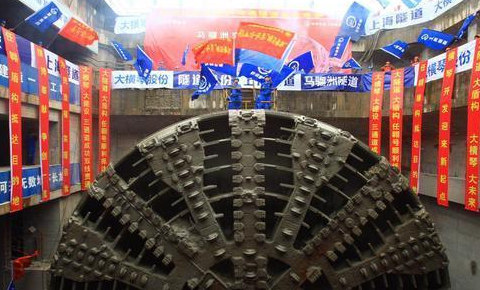 Daunting tunnel broken through to Hengqin, but wait