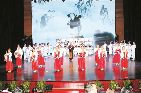 Classical Chinese poetry competition concludes in Qingshan 
