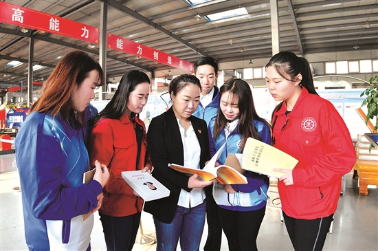 Former graduate promotes craftsmanship at Baotou school