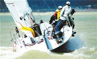 Qingdao crew bests Americans in local sailing bout