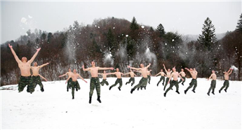 Soldiers train in bitter cold in NE China